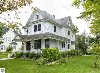314 Ottawa St, Elk Rapids, MI 49629