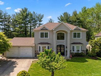 8 Firethorn Dr, Edison, NJ 08820