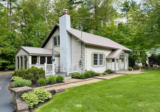 66 Ash St, North Conway, NH 03860