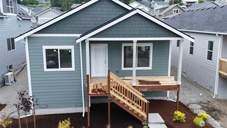 51 Compass Ln, Allyn, WA 98524