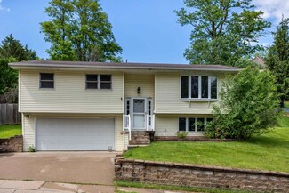 1927 Amelia Dr, Dubuque, IA 52001