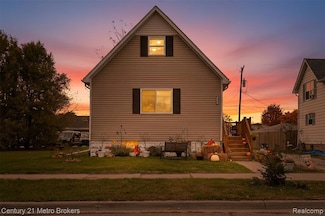 226 Bell St, Marine City, MI 48039