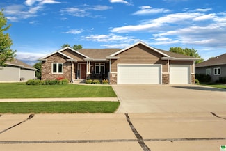 573 Sandstone Cir, Dakota Dunes, SD 57049