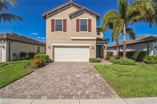 9227 Shadow Oak Ln, Naples, FL 34120