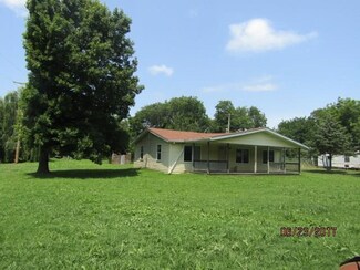 703 N 6th St, Okemah, OK 74859
