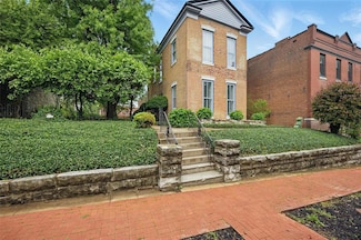 1225 Mackay Place, Saint Louis, MO 63104