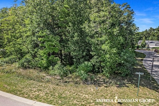 16165 Coventry Ln Unit 32, Spring Lake, MI 49456
