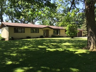 6615 Kemman Rd, Hebron, IL 60034