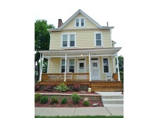 11 Walnut St, Crafton, PA 15205