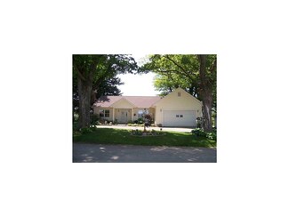 206 Cross St SE, Blairstown, IA 52209