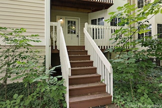 337 W Treehouse Ln Unit 112, Round Lake, IL 60073