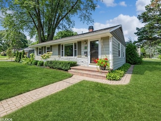 605 S Stewart Ave, Libertyville, IL 60048