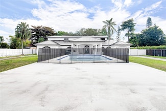 425 SW 129th Ave, Miami, FL 33184