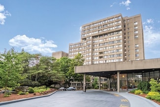 250 Hammond Pond Pkwy Unit 1109N, Chestnut Hill, MA 02467