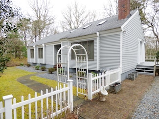 14 Lumbert Mill Rd, Centerville, MA 02632