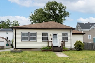 30 Fairlawn Ave, Woonsocket, RI 02895