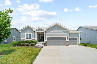 1536 SW Arbor Valley Dr, Lee's Summit, MO 64082