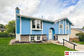 12124 Burdette Cir, Omaha, NE 68164