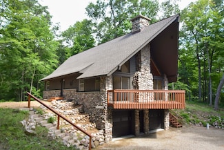 N1381 W Stratton Rd, Waupaca, WI 54981