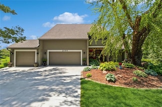 2195 Brown's Woods Dr, West Des Moines, IA 50265