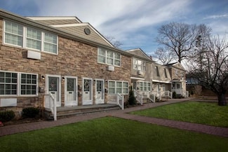 45 Fairfield Way Unit LA06, ComMacK, NY 11725