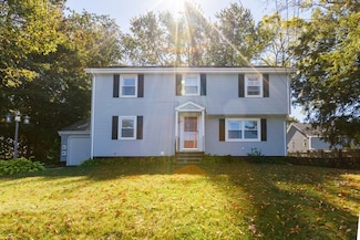 48 Ray St, Webster, MA 01570
