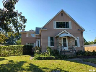 2052 30th St, Rock Island, IL 61201