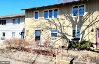 32 Carvers Green, Chaska, MN 55318