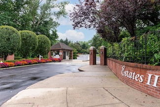 39 Bluebird Hill Ct, Manhasset, NY 11030