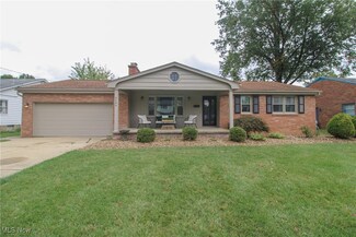 3490 Tall Oaks Ln, Youngstown, OH 44511