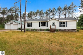 4126 Meadow Ln, Thompsonville, MI 49683