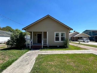 911 Dallas St, Port Neches, TX 77651