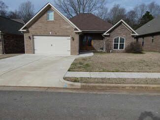 172 Rolling Brook Dr, Rogersville, AL 35652
