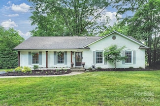 6624 Lancer Dr, Charlotte, NC 28226