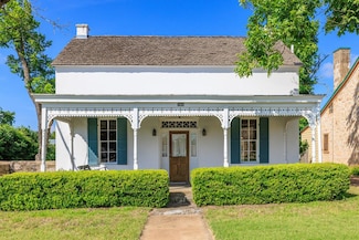 209 W San Antonio St, Fredericksburg, TX 78624