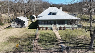 899 Bugscuffle Rd, Wartrace, TN 37183