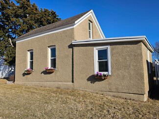 1017 1st St N, New Ulm, MN 56073