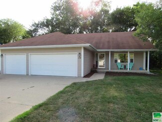176 Suncoast Dr, McCook Lake, SD 57049