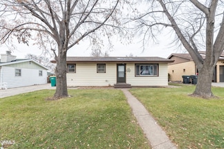106 11th St NW, Mandan, ND 58554