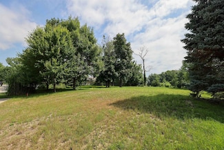 353 Norris Ct, Waterloo, IA 50701
