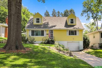 2611 S 49th St, Omaha, NE 68106