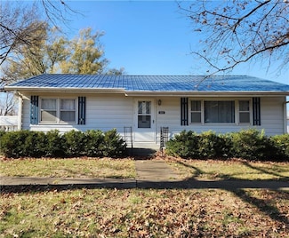 202 N 11th St, Burlington, KS 66839