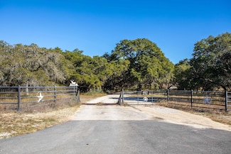 4521 Farm To Market Road 1283, Pipe Creek, TX 78063