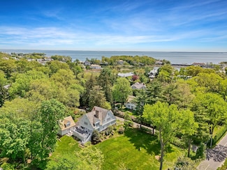 3 Edgehill Dr, Darien, CT 06820