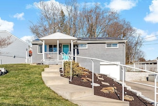 608 Hankey Farms Dr, Oakdale, PA 15071