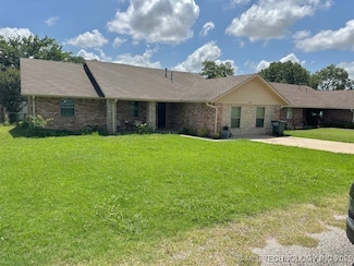 905 Rogers Ave, Madill, OK 73446