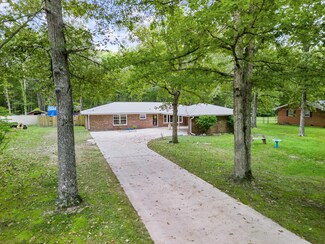 1402 Kennedy Dr, Manchester, TN 37355