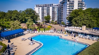 1 Claridge Dr Unit 428, Verona, NJ 07044