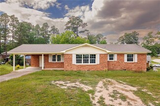 701 Dandridge Dr, Fayetteville, NC 28303