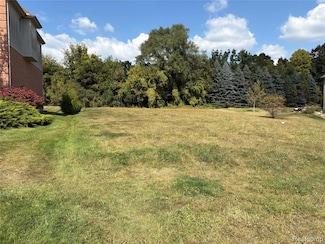 18018 Ridgeview Dr, Northville, MI 48168